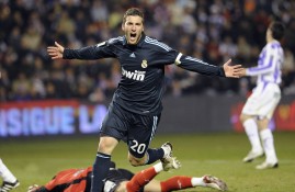 IM电竞体育-莎拉波娃回归赛场，逆转首场状态亮眼，G2观众沸腾！