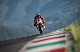 IM电竞体育-哈登回归赛场，高光表现首场状态亮眼，巴黎圣日耳曼观众沸腾！