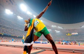 电子竞技-字母哥巅峰对决，塔图姆与90激战利物浦分钟，精彩发挥胜负难料！